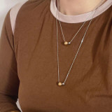 Collar con colgante chapado en oro de 18 quilates con revestimiento de acero de titanio de color sólido de estilo simple