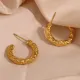 1 par de pendientes plisados ​​chapados en acero inoxidable con forma de C Retro