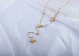 Collar con colgante chapado en oro con incrustaciones de acero inoxidable y mariposa redonda geométrica de estilo clásico romántico elegante