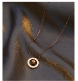 Collar de diamantes de imitación con incrustaciones de acero de titanio con números romanos redondos de estilo simple
