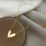 Collar con colgante chapado en oro de 18 quilates con incrustaciones de acero inoxidable con forma de corazón de estilo clásico y dulce elegante
