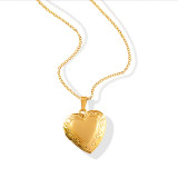 Collar de acero de titanio en forma de corazón retro de moda Collar de oro de 18 quilates