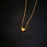 Collar colgante chapado en oro de titanio con forma de corazón dulce