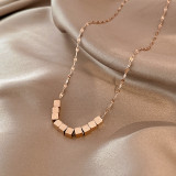 Collar con colgante de piedras preciosas artificiales con incrustaciones de perlas de acero titanio en forma de corazón a la moda, 1 pieza