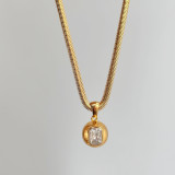 Venta al por mayor Collar con colgante de circonio chapado en oro de 18 quilates de acero titanio cuadrado retro