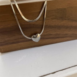 Collares en capas de acero titanio con forma de corazón de estilo simple