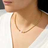 Elegante collar geométrico chapado en acero inoxidable chapado en oro