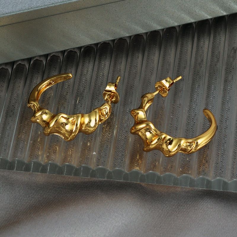 1 par de pendientes casuales chapados en color sólido de acero inoxidable chapado en oro de 14 quilates