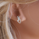 1 par de pendientes de acero inoxidable con forma de corazón y mano de estilo sencillo