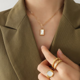 Collar de oro real de 18 quilates chapado en acero de titanio con cartel blanco cuadrado de moda de lujo ligero