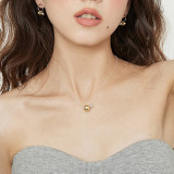 Collar con colgante chapado en oro de 18 quilates con revestimiento de acero de titanio de color sólido de estilo simple