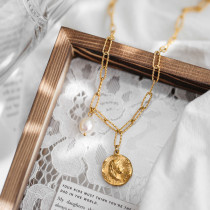 Collar colgante chapado en oro de 18 quilates de acero titanio con perlas de agua dulce y retrato elegante de ropa de calle a granel