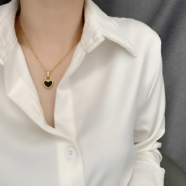 Collar con colgante de acero y titanio con forma de corazón, 1 pieza