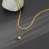 Collares en capas chapados en oro de 18 quilates con perlas artificiales con incrustaciones de acero de titanio de estilo vintage