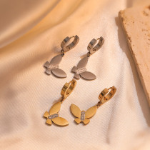 1 par de pendientes colgantes chapados en oro de 18 quilates con incrustaciones de mariposa y acero de titanio y circonita de estilo sencillo
