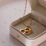 Collar con colgante chapado en oro de 18 quilates con incrustaciones de acero de titanio con forma de corazón irregular de estilo simple