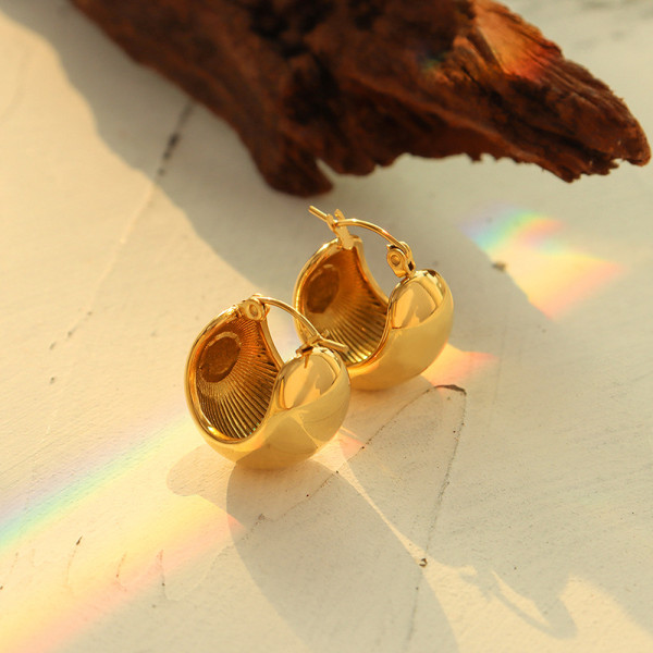 Pendientes en forma de C con bola de acero de titanio nuevos europeos y americanos Pendientes de acero inoxidable