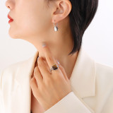 Pendientes chapados en oro de acero titanio con colgante en forma de gota de agua de moda creativa