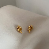 Collar de acero de titanio dorado para mujer, no se decolora, cadena de clavícula de nicho de lujo, joyería de alta gama, versátil, a la moda.