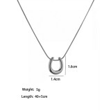 Collar de acero de titanio dorado para mujer, no se decolora, cadena de clavícula de nicho de lujo, joyería de alta gama, versátil, a la moda.