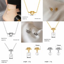 Collar de acero de titanio dorado para mujer, no se decolora, cadena de clavícula de nicho de lujo, joyería de alta gama, versátil, a la moda.
