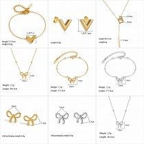 Collar de acero de titanio dorado para mujer, no se decolora, cadena de clavícula de nicho de lujo, joyería de alta gama, versátil, a la moda.