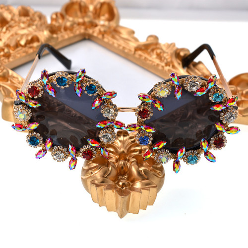 2019 Round Baroque Sunglasses Women Crystals Sexy Girls Sun Glasses Rhinestone Ladies Shades for Party Oculos De Sol Feminino