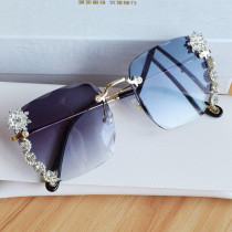 Frameless trend sunglasses Gradient diamond-encrusted pearl luxury sunglasses women's street shooting metal sunglass