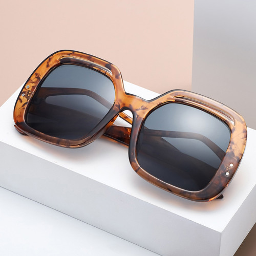 Fashion Oversized Square Hollow Sunglass Women Jelly Gradient Shades UV400 Trending Men Irregular Legs Rivets Sun Glasses
