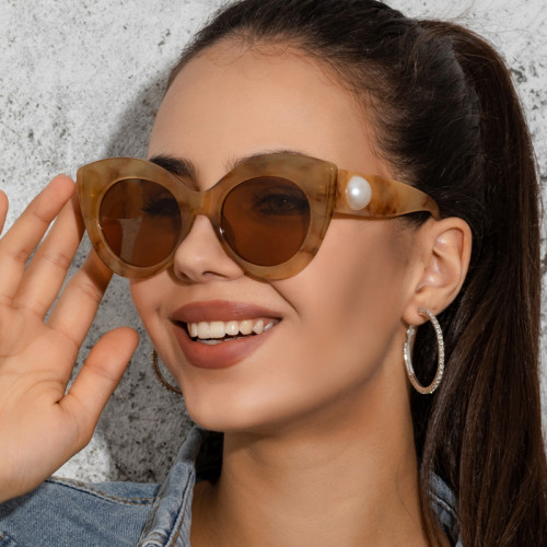 Retro Oversized Cat Eye Women Luxury Sunglasses Fashion Pearl Decoration Jelly Color Shades UV400 Men Trending Sun Glasses
