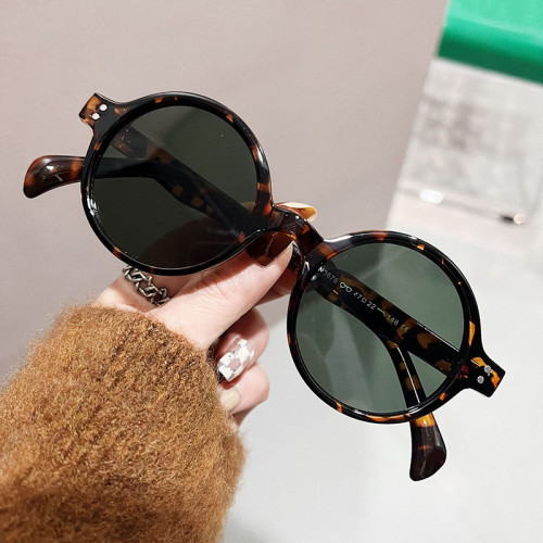 Vintage Round Women Sunglasses Fashion Jelly Color Eyewear Men Punk Clear Ocean Lens Shades UV400 Rivets Sun Glasses