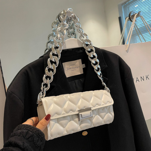 2023 new summer French niche exquisite chain bag feeling ladies fashion shoulder small bag underarm bag