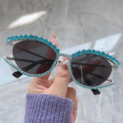 New Fashion Full Crystal Shiny Sunglasses For Women Vintage Luxury Brand Rhinestone Party Cool Sports Sun Glasses Female Shades