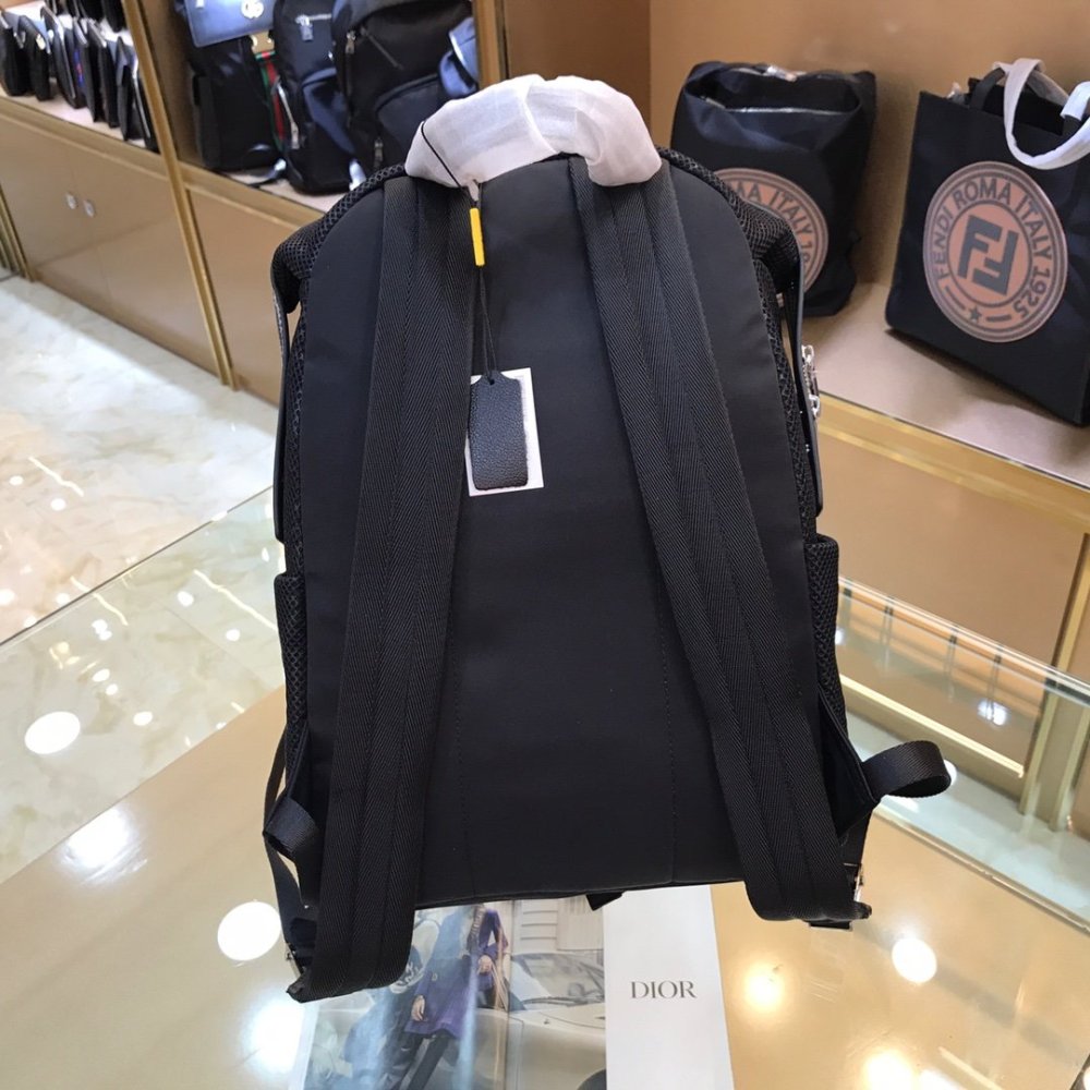円 19大人気爆発フェンディ Fendi メンズ バックパックコピー 人気商品今流行り欠かせない存在 M Creditshop Jp