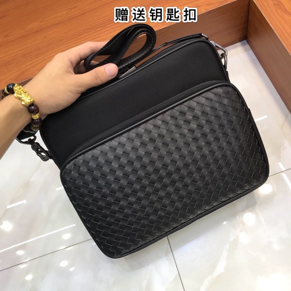 円 100 19秋冬高品質ボッテガヴェネタ Bottega Veneta メンズ ショルダーバッグコピー 数量限定発表 お見逃しなく M Creditshop Jp