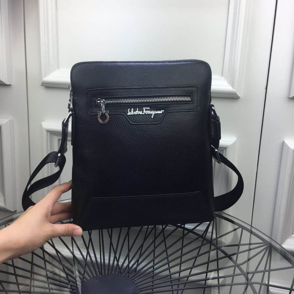 円 18800 2019大人気爆発フェラガモ Ferragamo メンズ ショルダーバッグコピー 人気商品今流行り欠かせない存在 M Creditshop Jp
