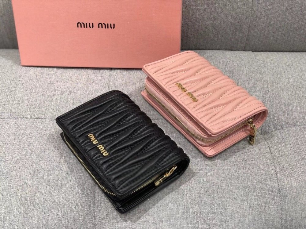 円 19秋冬新作 超売れ筋ミュウミュウ Miumiu 財布コピー 特別価格にて販売 今一番流行っている人気アイテム M Creditshop Jp 円 19秋冬新作 超売れ筋ミュウミュウ Miumiu 財布コピー 特別価格にて販売 今一番流行っている人気アイテム M Creditshop Jp