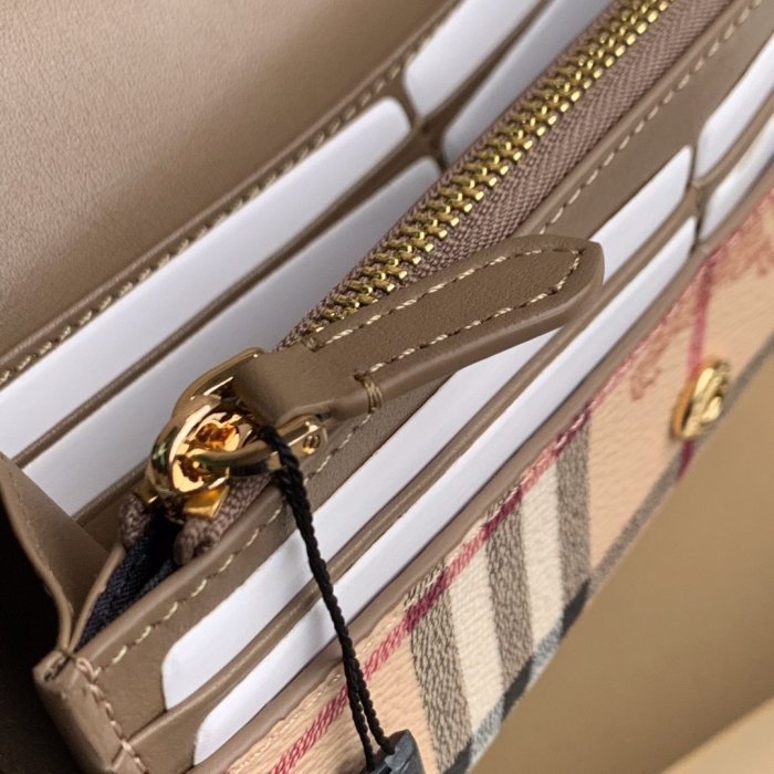 2019人気新作バーバリー(BURBERRY)☆レディース 長財布コピー ☆どんなアイテムとも相性がいい！絶賛発売中！！