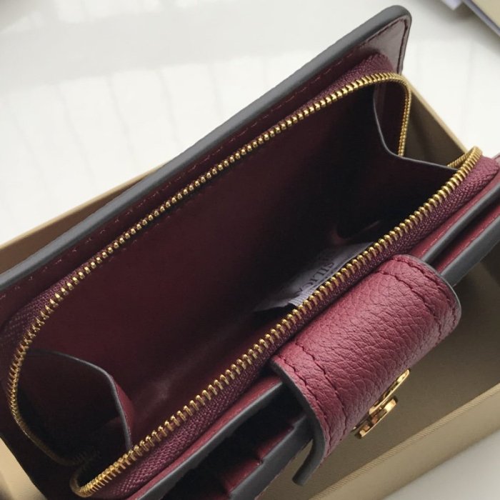  2019秋冬新作☆超売れ筋バーバリー(BURBERRY)☆レディース 財布コピー ☆特別価格にて販売!!今一番流行っている人気アイテム!!