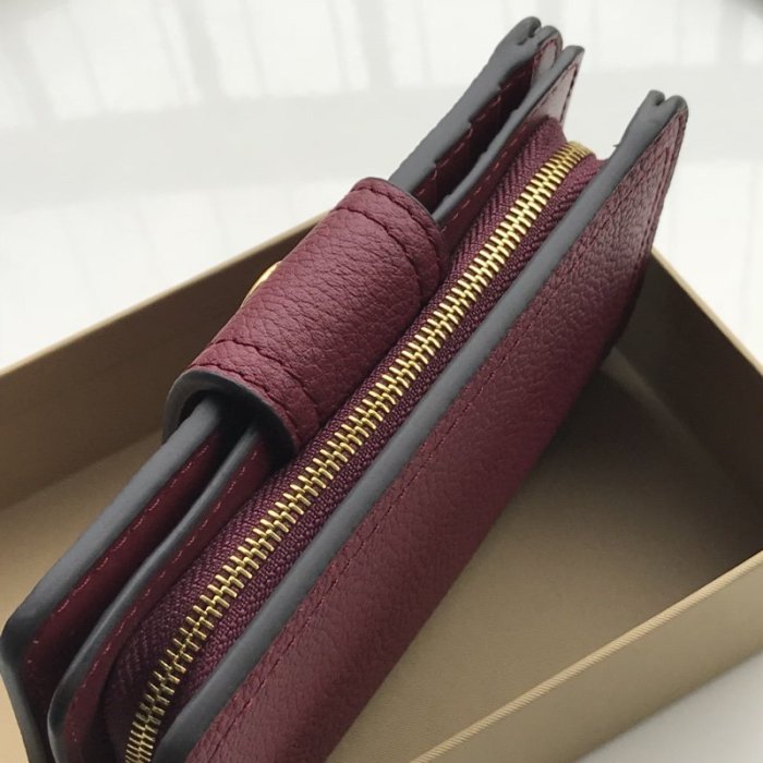  2019秋冬新作☆超売れ筋バーバリー(BURBERRY)☆レディース 財布コピー ☆特別価格にて販売!!今一番流行っている人気アイテム!!