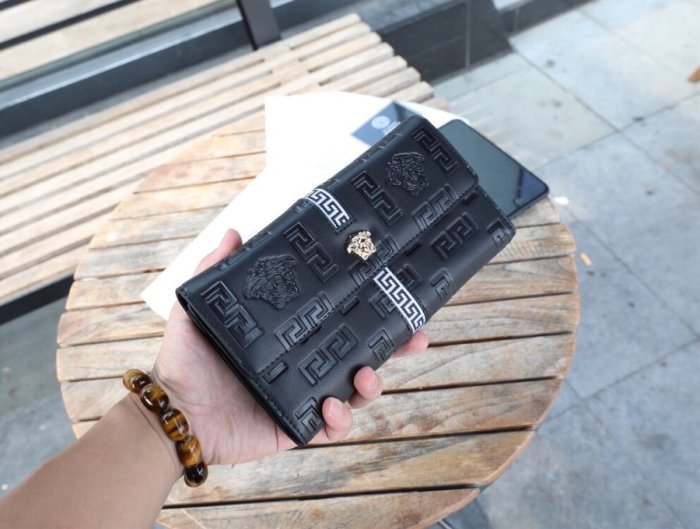 2019秋冬新作☆超売れ筋ヴェルサーチェ(VERSACE)☆メンズ 長財布コピー ☆特別価格にて販売!!今一番流行っている人気アイテム!!