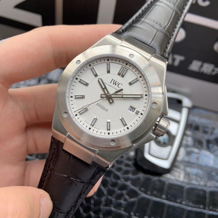 人気高級IWC エンジニア コピーシリーズ メンズ 自動巻き2色