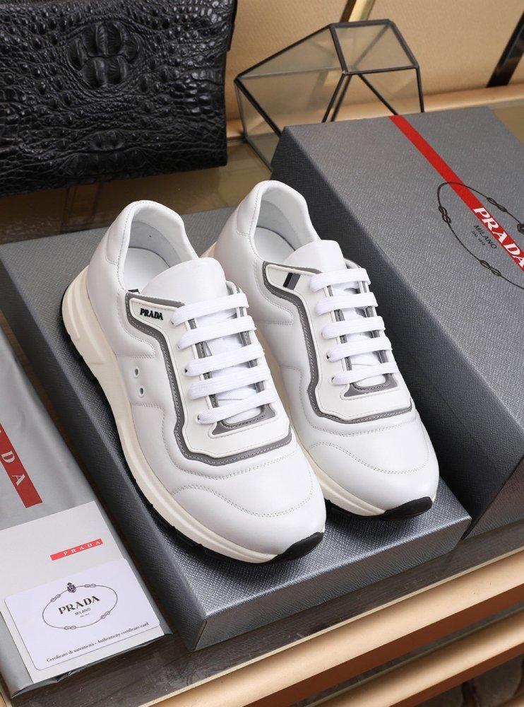 円 プラダ靴コピー 大人気新品 Prada メンズ スニーカー M Creditshop Jp