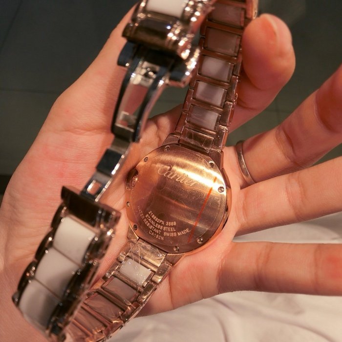 定番人気カルティエ バロンブルー コピーシリーズ レディース クオーツ