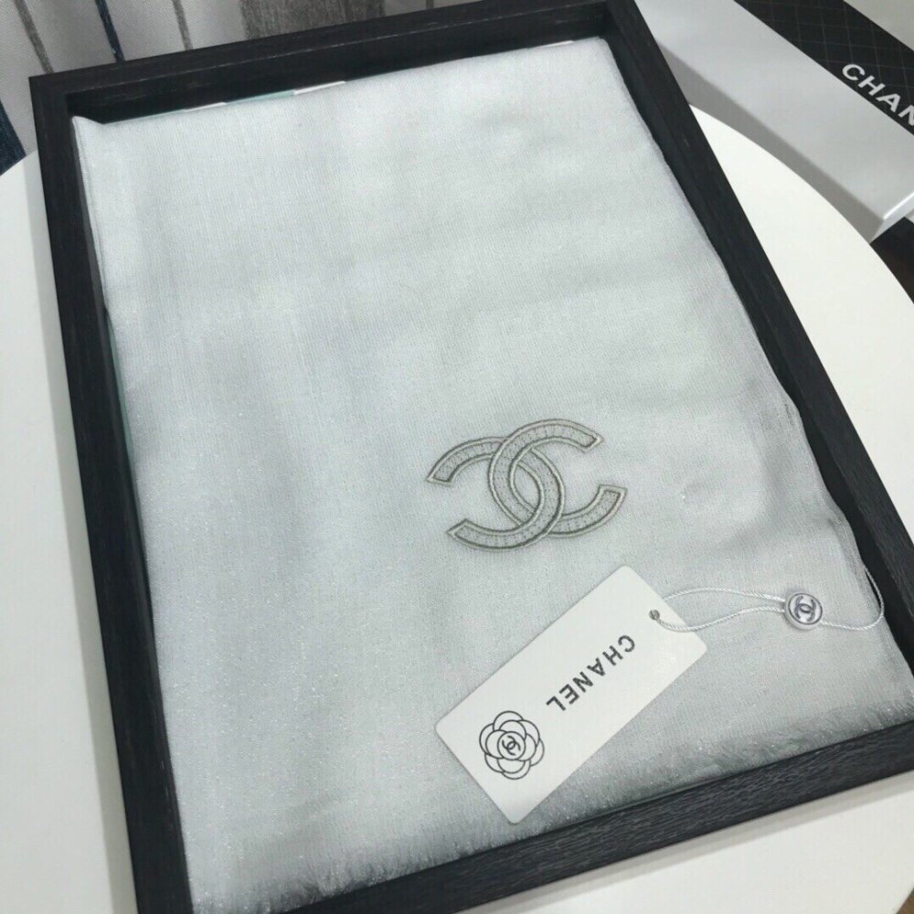 円 シャネルマフラーコピー 大人気新品 Chanel レディース シルク スカーフ 2色 M Creditshop Jp