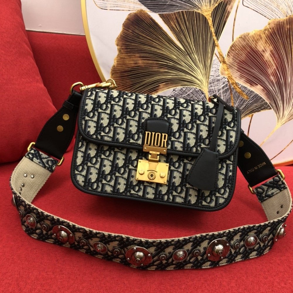 円 18800 ディオールバッグコピー 2020新品注目度no 1 Dior レディース ショルダーバッグ M Creditshop Jp
