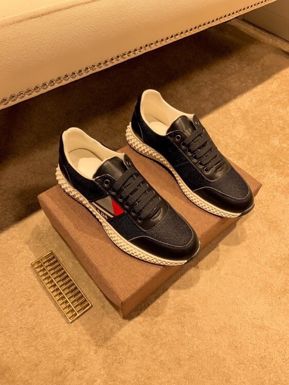 円 プラダ靴コピー 大人気新品 Prada メンズ スニーカー M Creditshop Jp