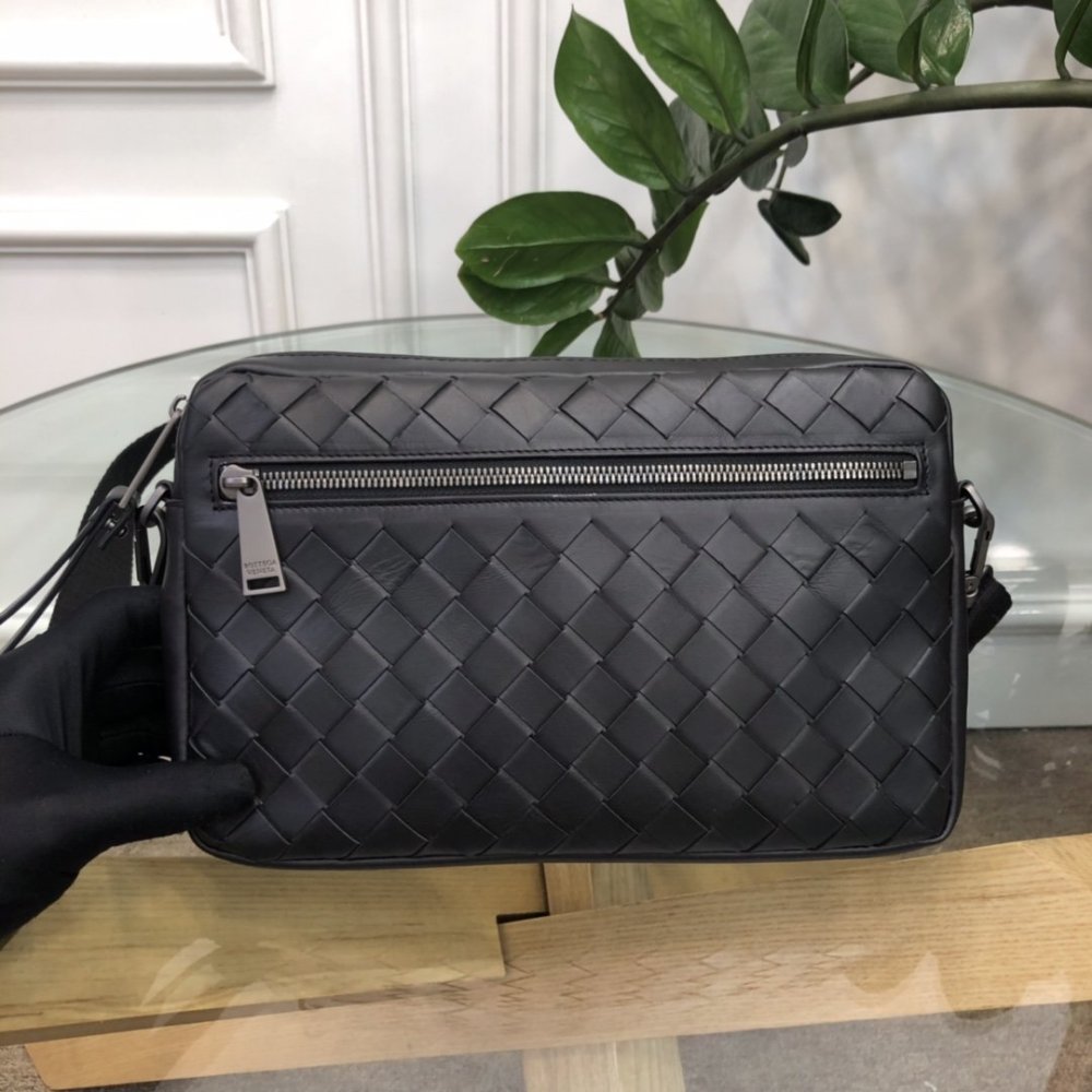 円 人気高級 ボッテガヴェネタバッグコピー 大人気新品 Bottega Veneta メンズ ショルダーバッグ M Creditshop Jp
