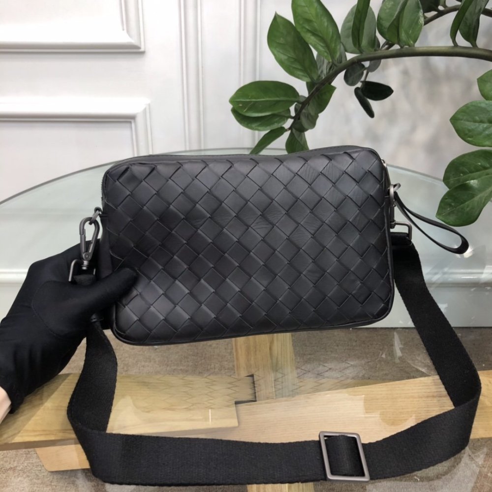 円 人気高級 ボッテガヴェネタバッグコピー 大人気新品 Bottega Veneta メンズ ショルダーバッグ M Creditshop Jp
