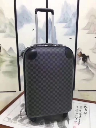 ルイヴィトンバッグコピー 2020新品注目度NO.1 Louis Vuitton  男女兼用 スーツケース